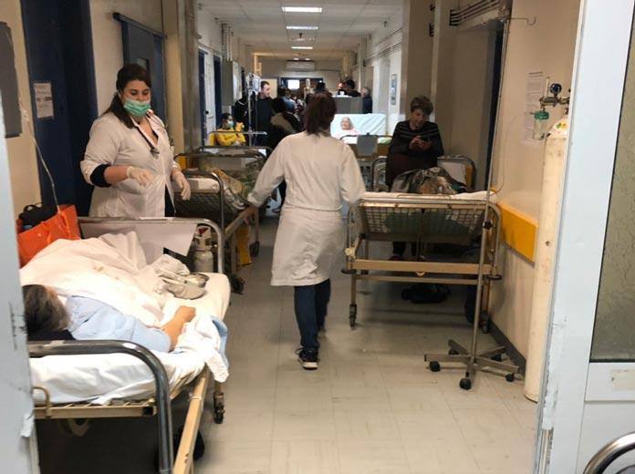 ΠΟΕΔΗΝ: Το ΓΝΑ Νίκαιας θυμίζει νοσοκομείο σε εμπόλεμη ζώνη (φωτογραφίες) |  Δυτικές ματιές